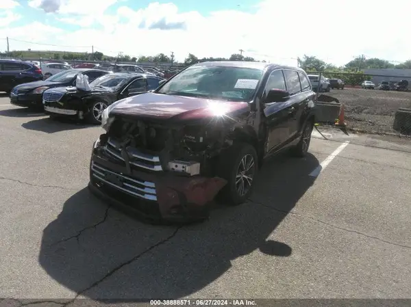 5TDZARFH1HS030459 2017 TOYOTA HIGHLANDER - Image 2