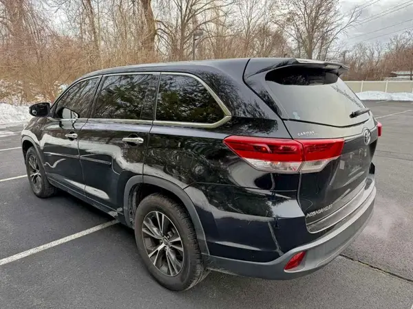 5TDZARFH1HS030686 2017 TOYOTA HIGHLANDER - Image 2