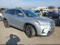 5TDZARFH1HS031885 2017 TOYOTA HIGHLANDER