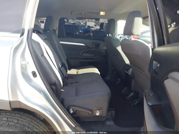 5TDZARFH1HS031885 2017 TOYOTA HIGHLANDER - Image 8