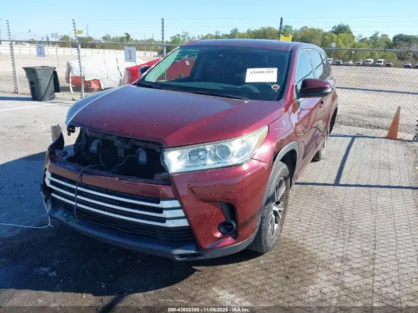5TDZARFH1HS031949 2017 TOYOTA HIGHLANDER - Image 2