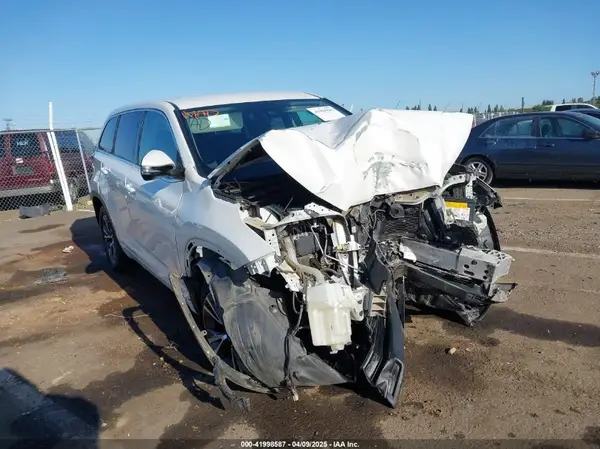 5TDZARFH1HS032129 2017 TOYOTA HIGHLANDER - Image 1
