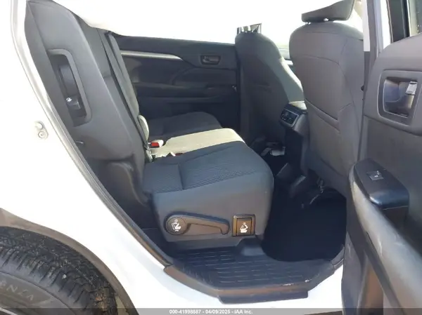 5TDZARFH1HS032129 2017 TOYOTA HIGHLANDER - Image 8