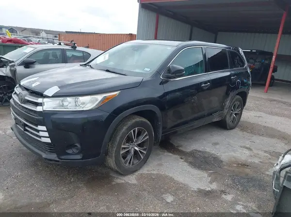 5TDZARFH1HS032244 2017 TOYOTA HIGHLANDER - Image 2