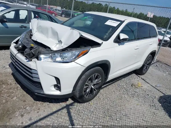 5TDZARFH1HS032759 2017 TOYOTA HIGHLANDER - Image 2