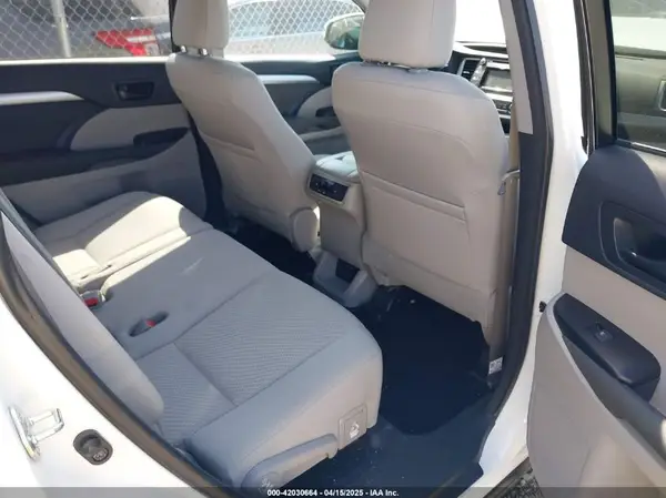 5TDZARFH1HS032759 2017 TOYOTA HIGHLANDER - Image 8
