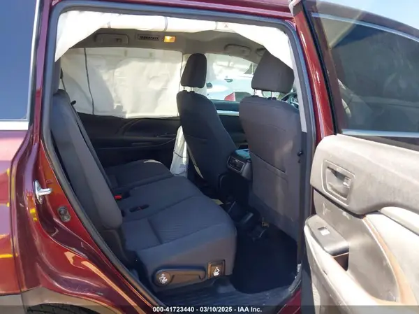 5TDZARFH1JS032833 2018 TOYOTA HIGHLANDER - Image 8