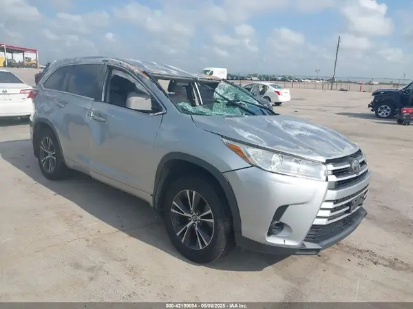 5TDZARFH1JS033173 2018 TOYOTA HIGHLANDER - Image 1