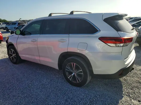 5TDZARFH1JS034436 2018 TOYOTA HIGHLANDER - Image 2