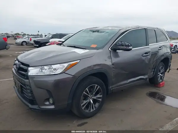 5TDZARFH1JS035828 2018 TOYOTA HIGHLANDER - Image 2