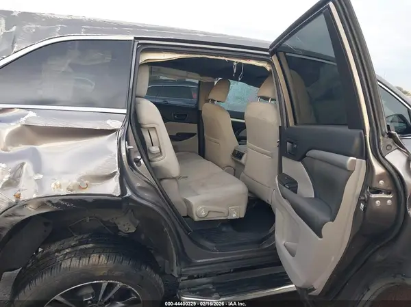 5TDZARFH1JS035828 2018 TOYOTA HIGHLANDER - Image 8