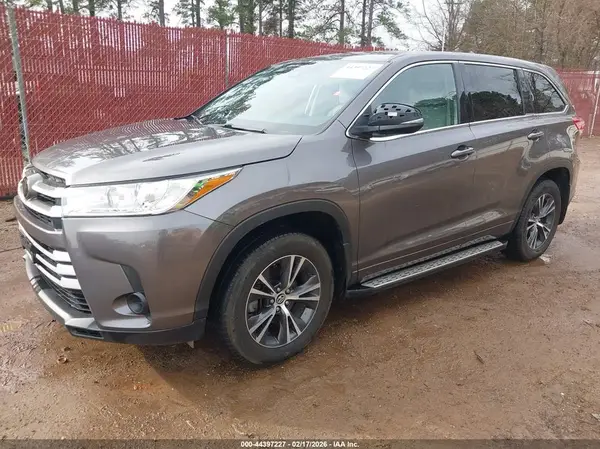 5TDZARFH1JS036056 2018 TOYOTA HIGHLANDER - Image 2