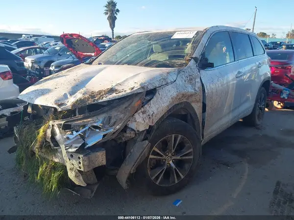5TDZARFH1JS036851 2018 TOYOTA HIGHLANDER - Image 2