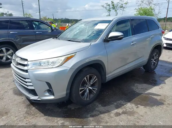 5TDZARFH1JS037112 2018 TOYOTA HIGHLANDER - Image 2