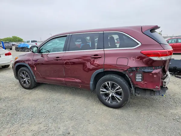 5TDZARFH1JS037689 2018 TOYOTA HIGHLANDER - Image 2