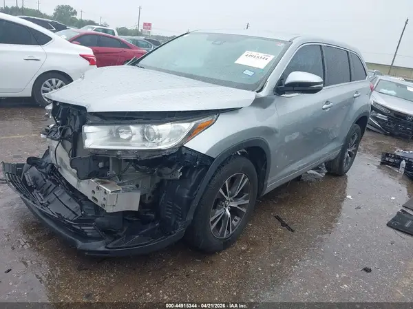 5TDZARFH1JS039667 2018 TOYOTA HIGHLANDER - Image 2