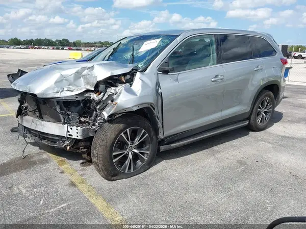 5TDZARFH1KS045258 2019 TOYOTA HIGHLANDER - Image 2
