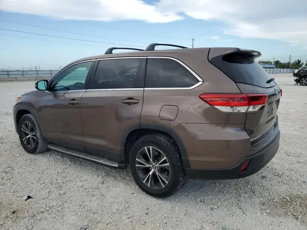 5TDZARFH1KS046300 2019 TOYOTA HIGHLANDER - Image 2