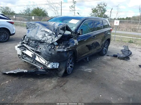 5TDZARFH1KS049097 2019 TOYOTA HIGHLANDER - Image 2