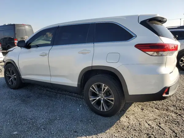 5TDZARFH1KS050735 2019 TOYOTA HIGHLANDER - Image 2