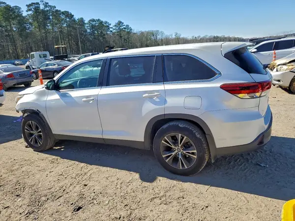5TDZARFH1KS053926 2019 TOYOTA HIGHLANDER - Image 2