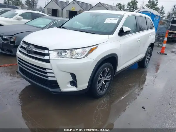 5TDZARFH1KS055739 2019 TOYOTA HIGHLANDER - Image 2