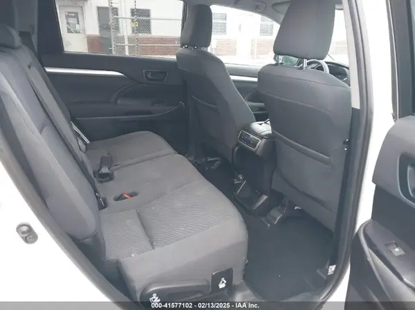 5TDZARFH1KS055739 2019 TOYOTA HIGHLANDER - Image 8