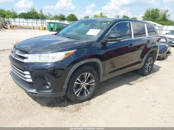 5TDZARFH1KS056471 2019 TOYOTA HIGHLANDER - Image 2