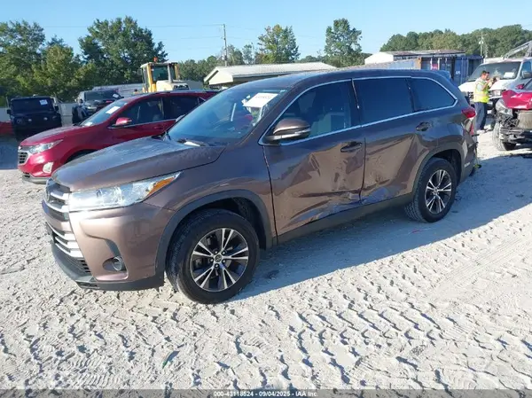 5TDZARFH1KS059418 2019 TOYOTA HIGHLANDER - Image 2