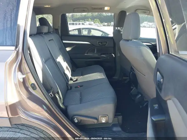 5TDZARFH1KS059418 2019 TOYOTA HIGHLANDER - Image 8