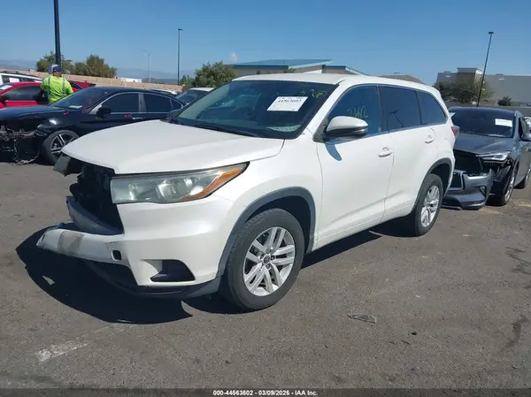 5TDZARFH2GS019033 2016 TOYOTA HIGHLANDER - Image 2