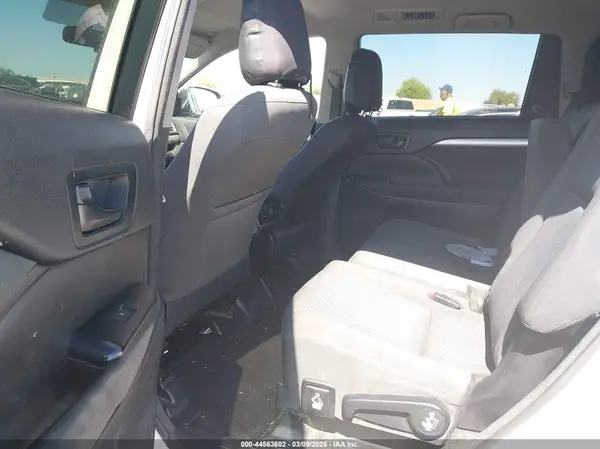 5TDZARFH2GS019033 2016 TOYOTA HIGHLANDER - Image 8