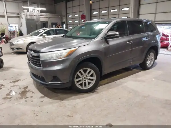 5TDZARFH2GS019128 2016 TOYOTA HIGHLANDER - Image 2