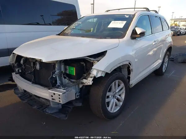 5TDZARFH2GS019677 2016 TOYOTA HIGHLANDER - Image 2