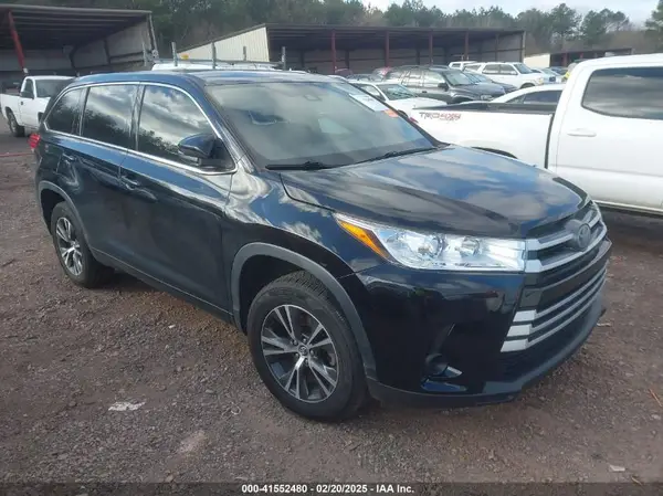 5TDZARFH2HS024055 2017 TOYOTA HIGHLANDER - Image 1