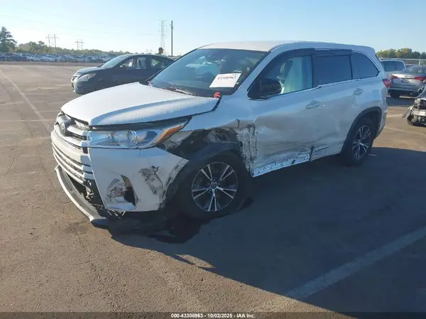 5TDZARFH2HS025416 2017 TOYOTA HIGHLANDER - Image 2