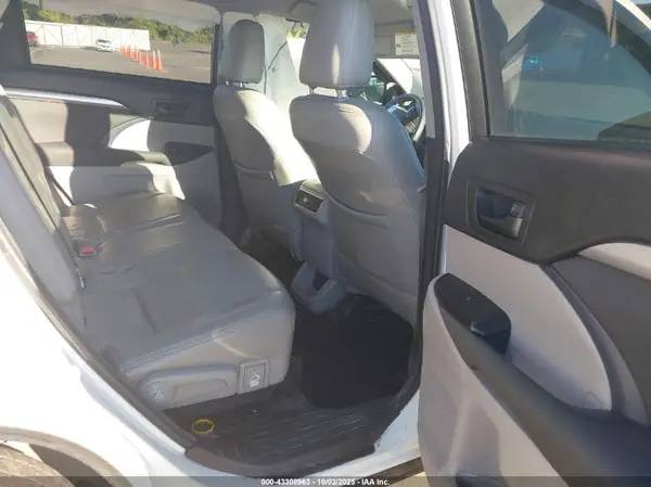 5TDZARFH2HS025416 2017 TOYOTA HIGHLANDER - Image 8