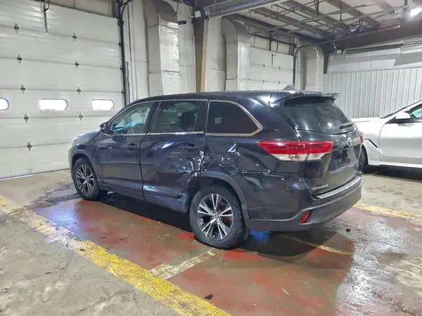 5TDZARFH2HS025822 2017 TOYOTA HIGHLANDER - Image 2