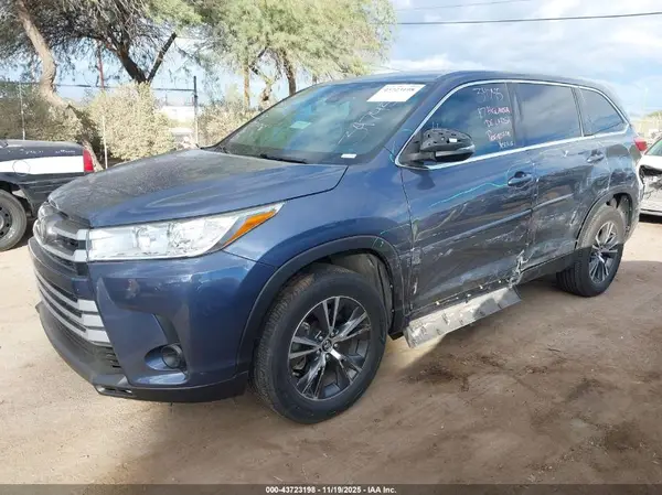 5TDZARFH2HS026601 2017 TOYOTA HIGHLANDER - Image 2