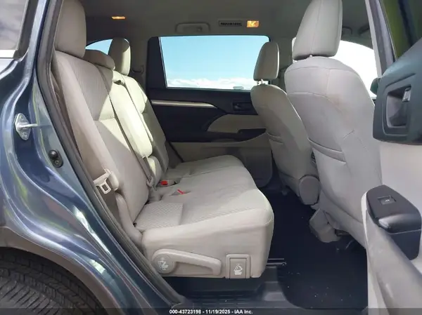 5TDZARFH2HS026601 2017 TOYOTA HIGHLANDER - Image 8