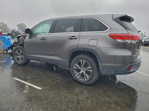 5TDZARFH2HS027361 2017 TOYOTA HIGHLANDER - Image 2