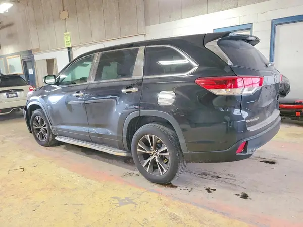 5TDZARFH2HS027408 2017 TOYOTA HIGHLANDER - Image 2
