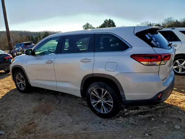 5TDZARFH2HS028882 2017 TOYOTA HIGHLANDER - Image 2