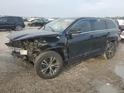 5TDZARFH2HS028901 2017 TOYOTA HIGHLANDER