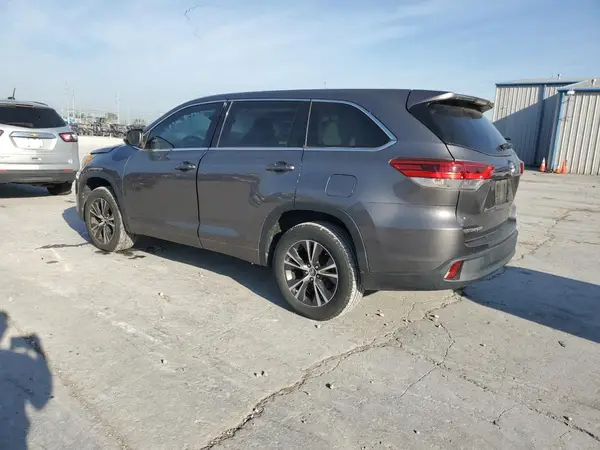 5TDZARFH2HS032804 2017 TOYOTA HIGHLANDER - Image 2