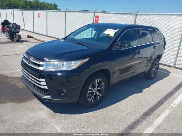 5TDZARFH2JS032873 2018 TOYOTA HIGHLANDER - Image 2