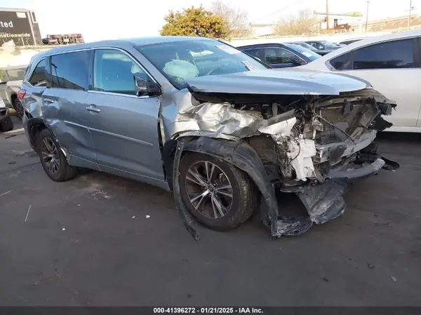 5TDZARFH2JS034915 2018 TOYOTA HIGHLANDER - Image 1
