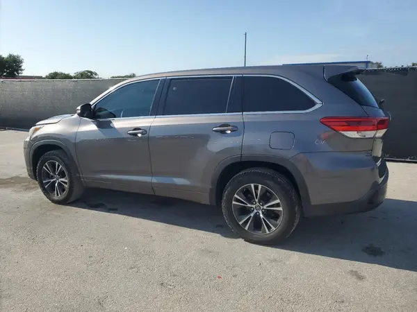 5TDZARFH2JS035837 2018 TOYOTA HIGHLANDER - Image 2
