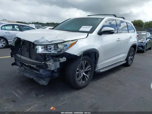 5TDZARFH2JS037085 2018 TOYOTA HIGHLANDER - Image 2