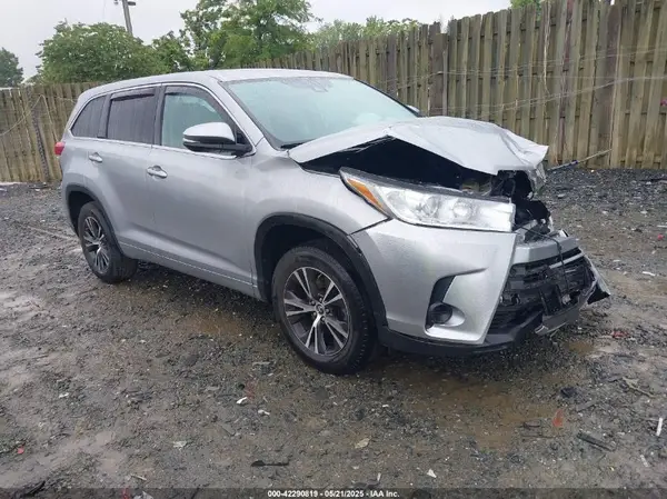 5TDZARFH2JS037796 2018 TOYOTA HIGHLANDER - Image 1